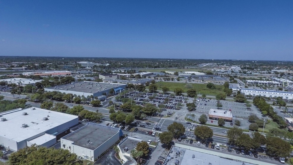 More Photos Of 19500 S Dixie Hwy, Miami Office For Lease