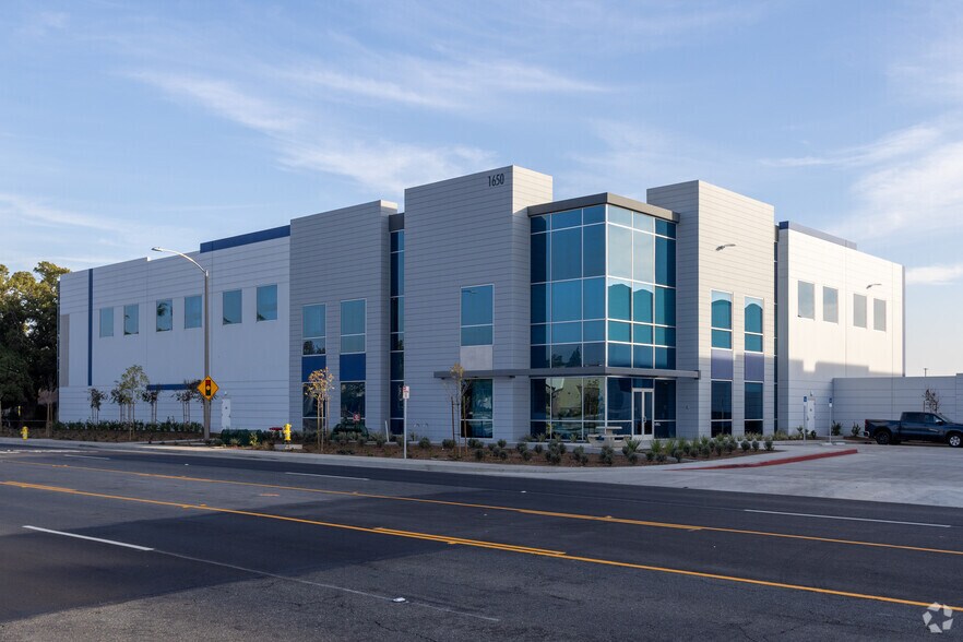 More Photos Of 1650 E Holt Blvd, Ontario Warehouse For Lease