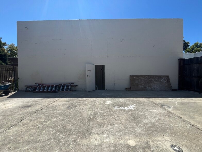 More Photos Of 2009 San Pablo Ave, Berkeley Freestanding For Lease