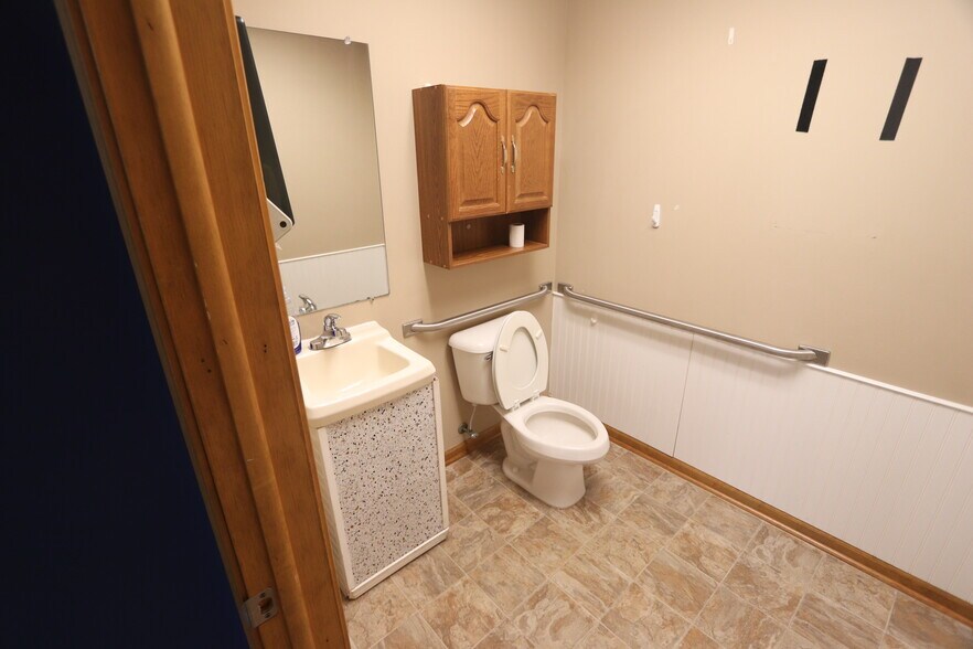 More Photos Of 3471 E Grand River Ave, Howell Office For Lease