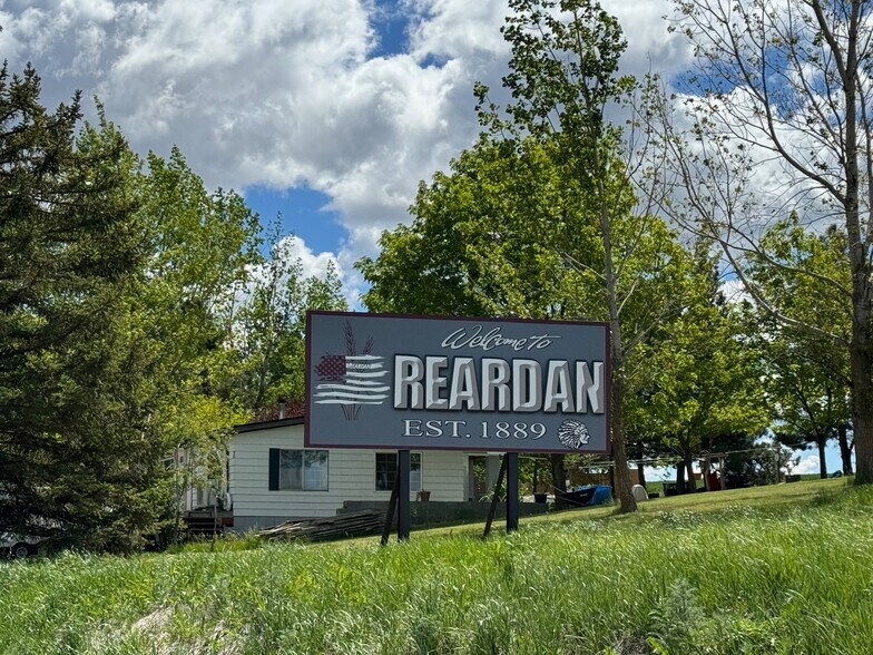 More Photos Of 810 Broadway Avenue, Reardan Land For Sale