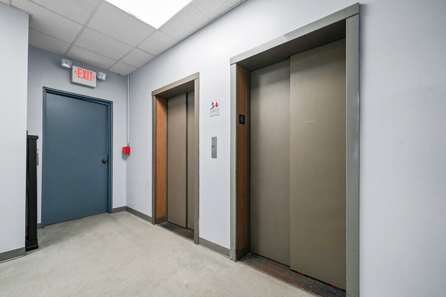 More Photos Of 301-309 W Washington St, Indianapolis Office For Lease