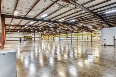 More Photos Of 7633 Cherokee St, Katy Warehouse For Sale