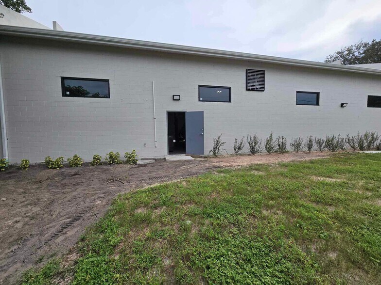 More Photos Of 5235 Mile Stretch Dr, Holiday Industrial For Sale