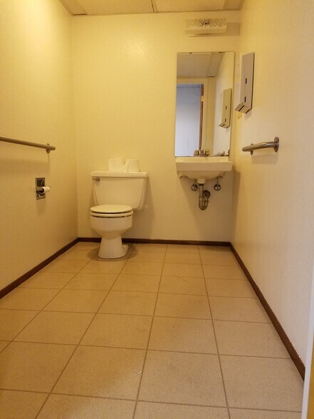 More Photos Of 150 Carnation Dr, Freedom Office For Lease