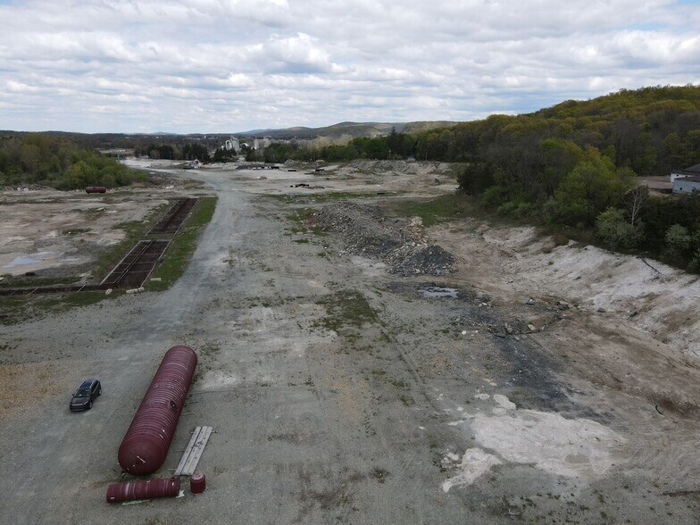 More Photos Of 1045 Limecrest Rd, Lafayette Distribution For Sale