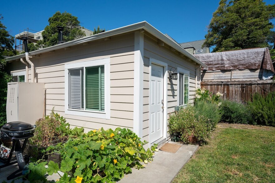 More Photos Of 435 Vernon St, Oakland Specialty For Sale