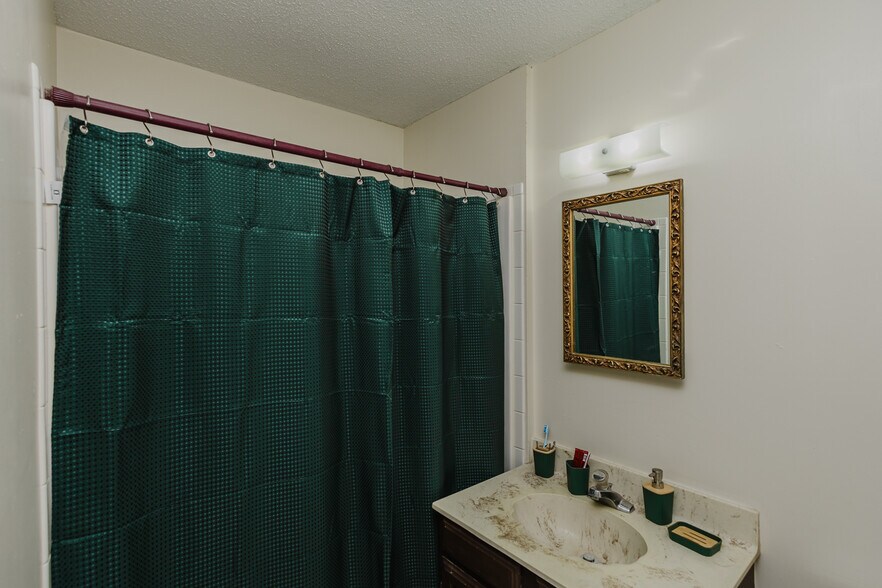More Photos Of 3102 Sierra Pky, Hutchinson Apartments For Sale