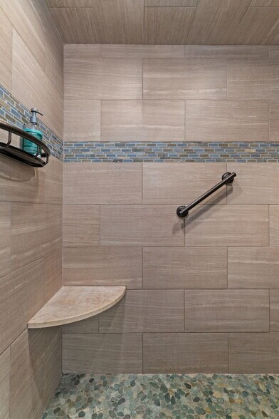 More Photos Of 354 County Road 172, Florence Flex For Sale