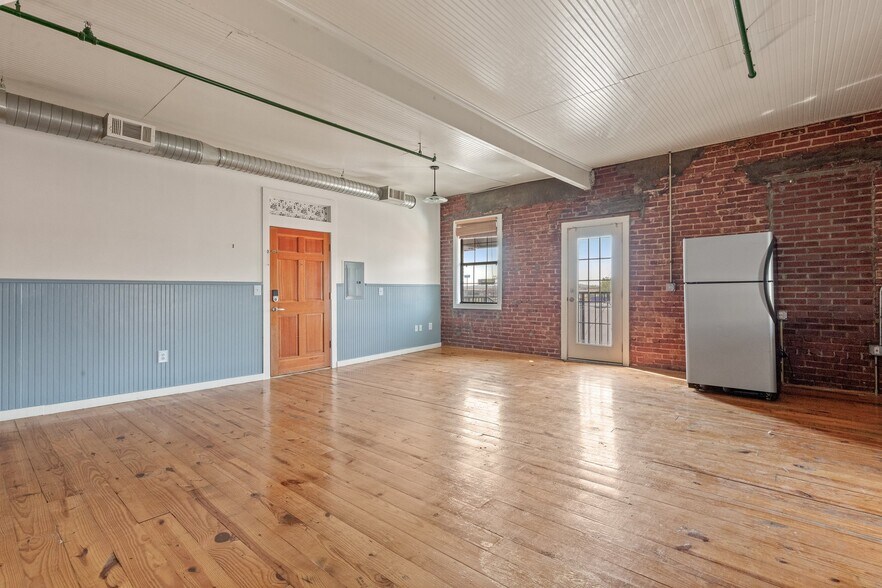 More Photos Of 116-118 N Main St, Sand Springs Storefront Retail Residential For Sale