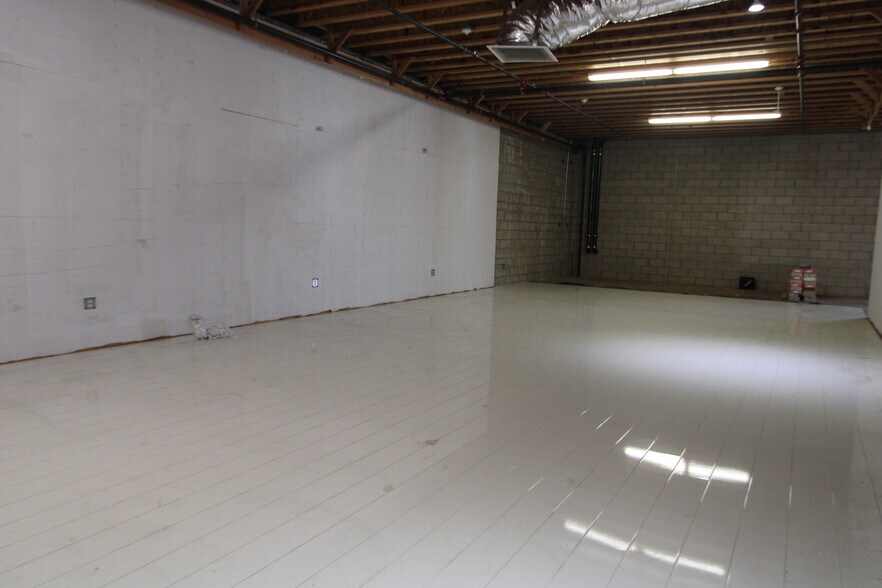 More Photos Of 429 S Flower St, Burbank Warehouse For Lease