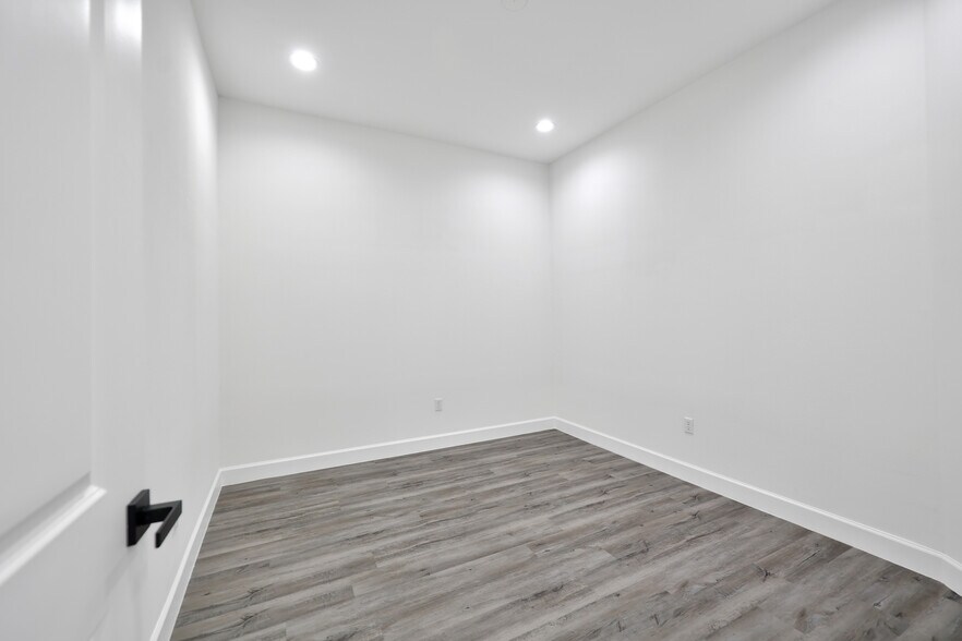 More Photos Of 284 Ed English Dr, Shenandoah Medical For Sale