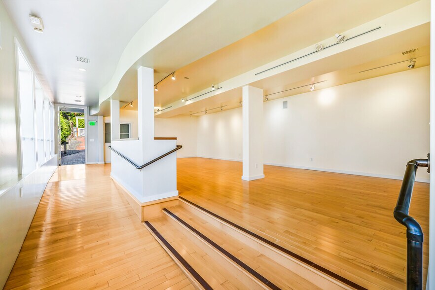 More Photos Of 45094 Main St, Mendocino General Retail For Sale