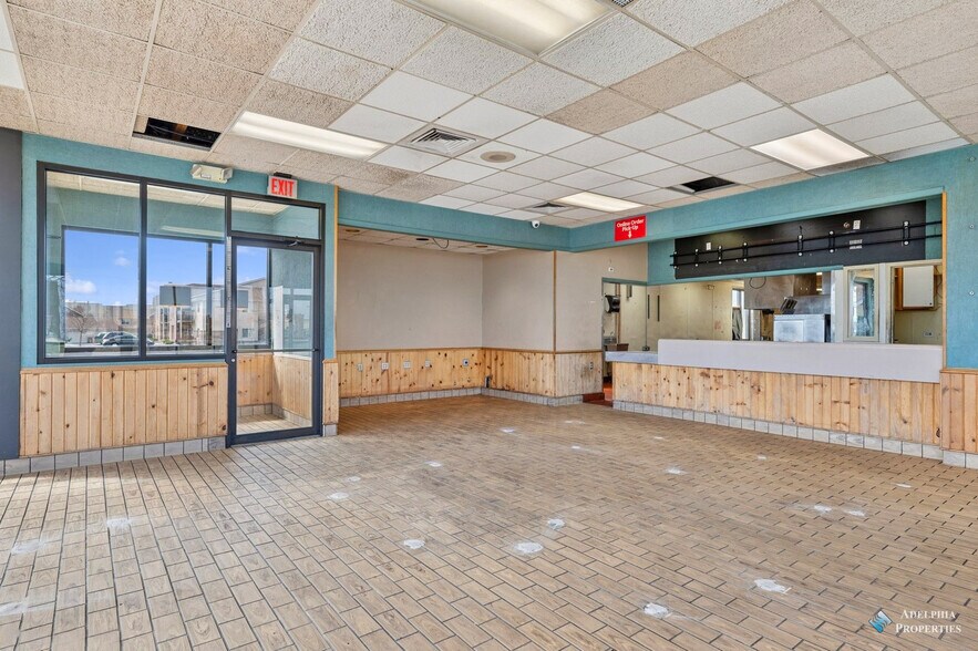 More Photos Of 6945 75th St, Kenosha Fast Food For Lease