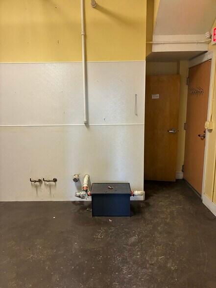 More Photos Of 210 N 9th St, Saint Louis Flex For Lease