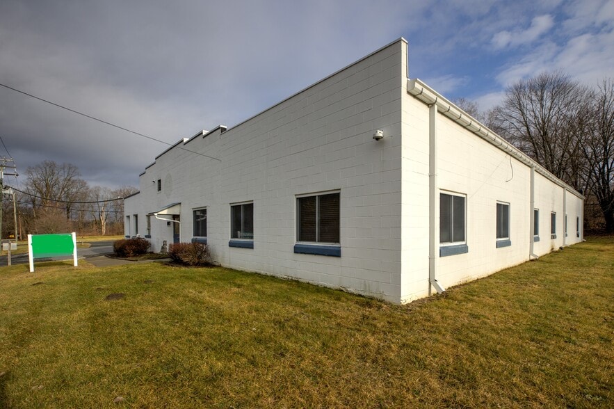 More Photos Of 180 Ushers Rd, Round Lake Warehouse For Sale