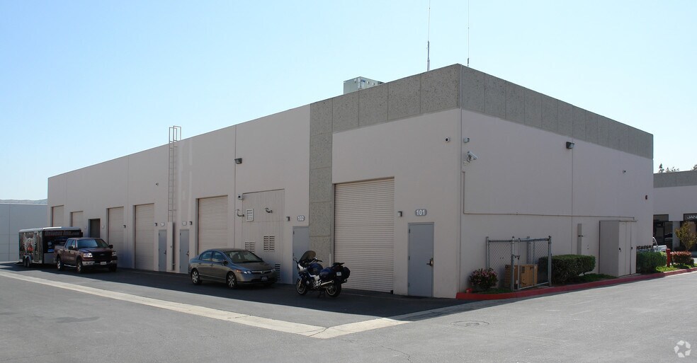 More Photos Of 1705 Rimpau Ave, Corona Warehouse For Lease