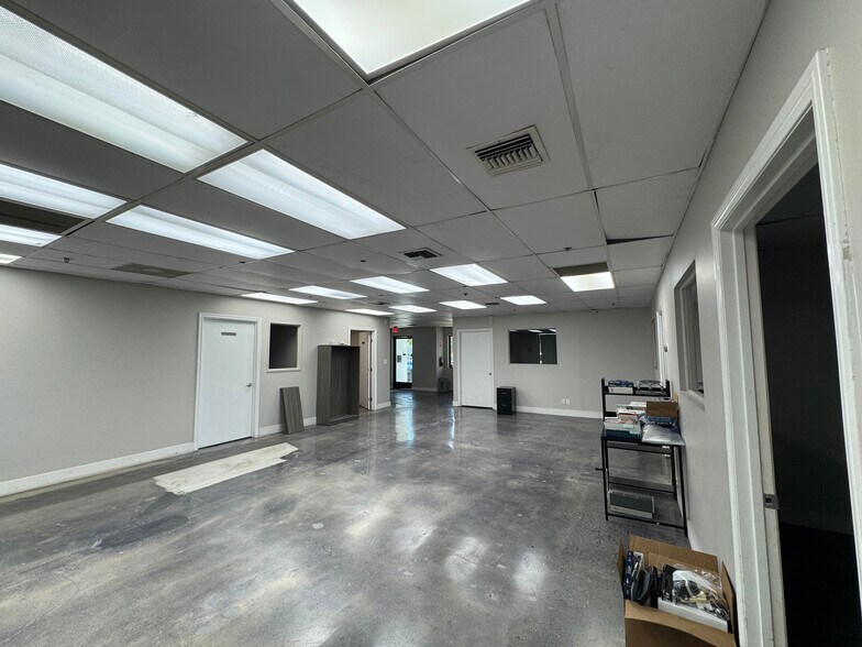 More Photos Of 2840 N Naomi St, Burbank Manufacturing For Sale