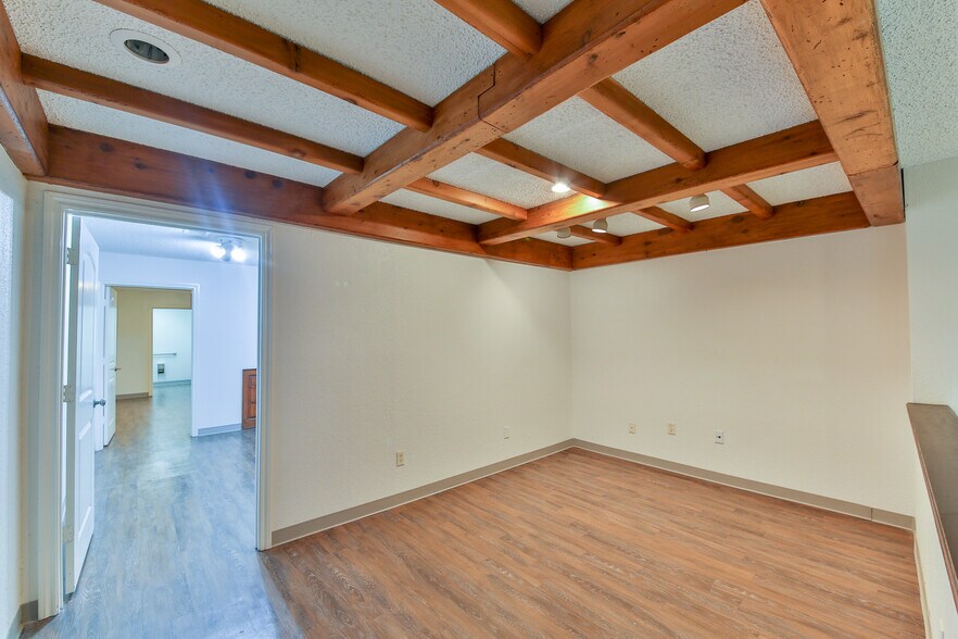 More Photos Of 423 S 8th St, La Porte Distribution For Lease