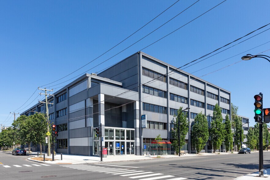 More Photos Of 1415 Rue Jarry E, Montréal Office For Sale