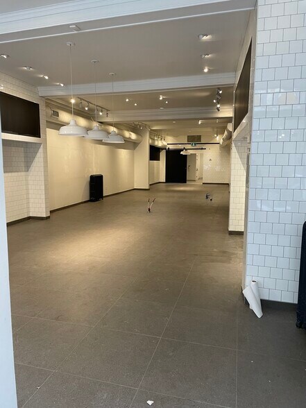 More Photos Of 1120 Rue Saint-Jean, Québec General Retail For Lease