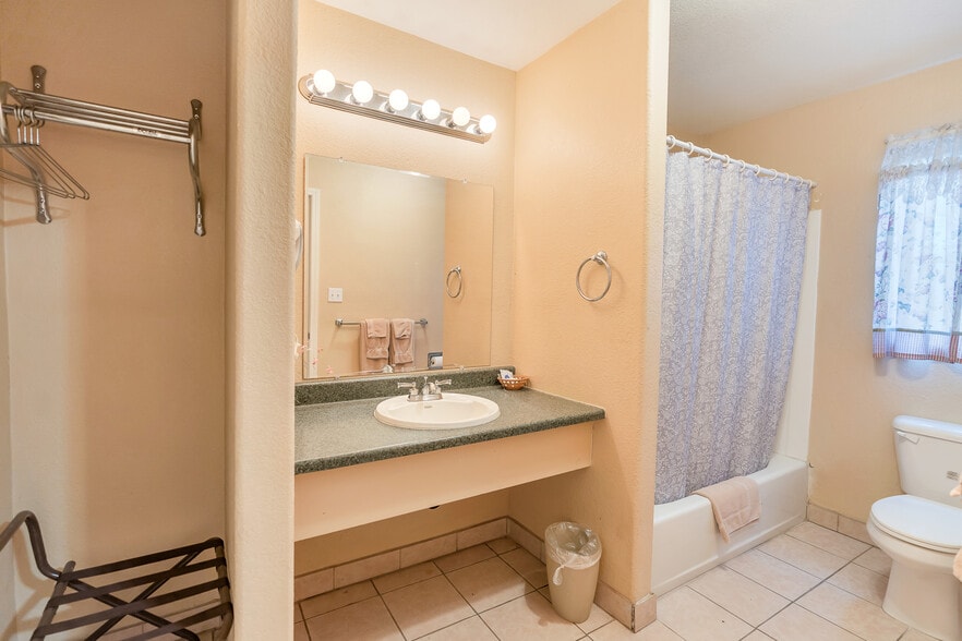 More Photos Of 2509 E Pacheco Blvd, Los Banos Hotel For Sale