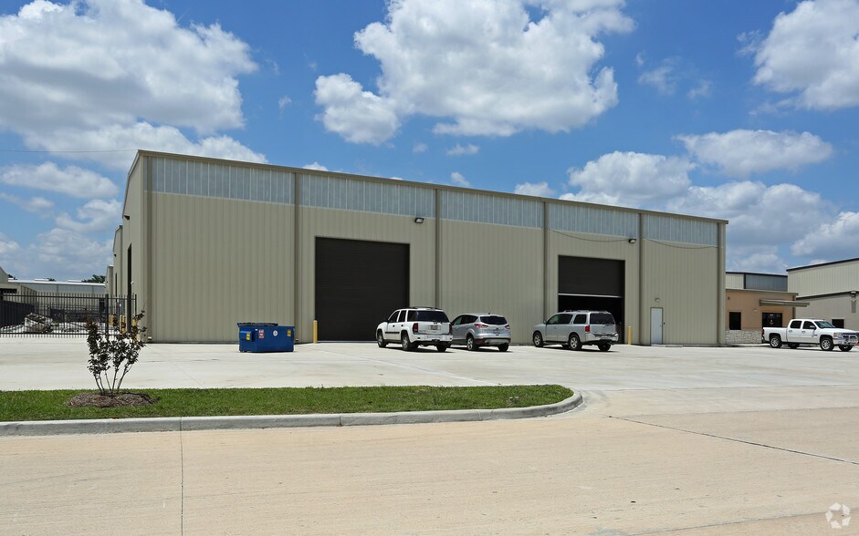 More Photos Of 6812 Bourgeois Rd, Houston Warehouse For Lease