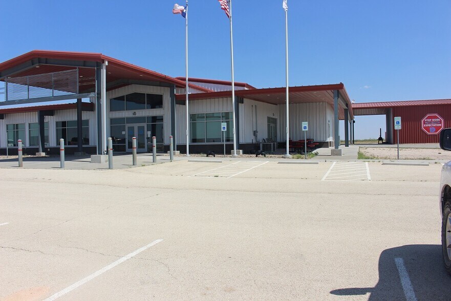 More Photos Of 5735 SW 7000, Andrews Industrial For Sale