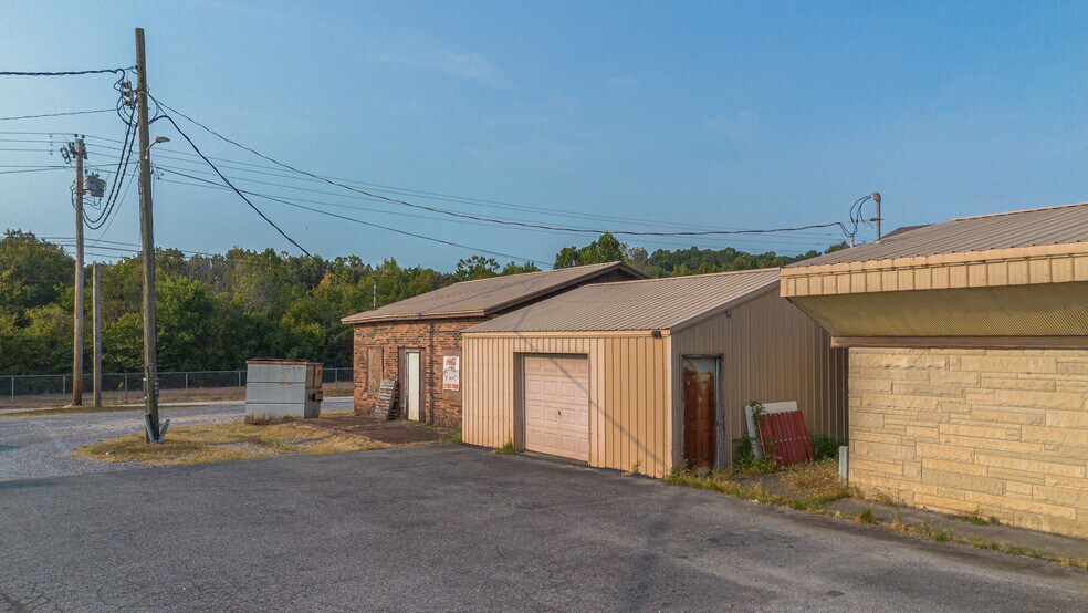 More Photos Of 728 US Highway 62, Grand Rivers Specialty For Sale