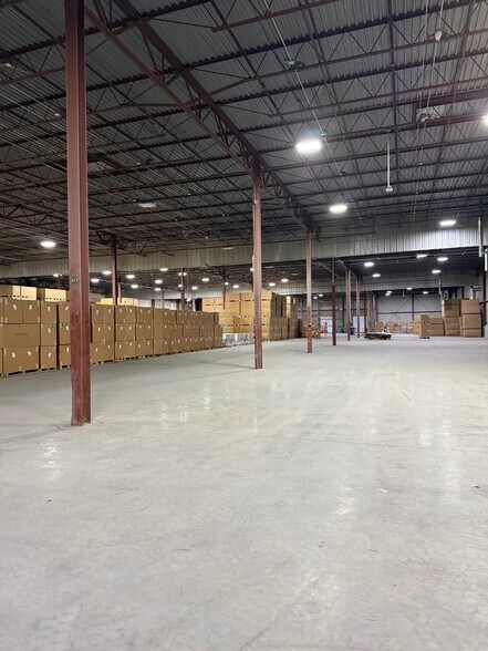 More Photos Of 10 New Rd, Rumford Warehouse For Lease