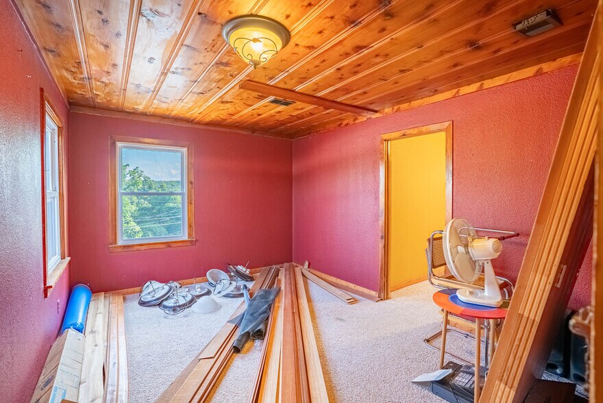 More Photos Of 8 Sunset Hills Ct, Sunrise Beach Storefront For Sale