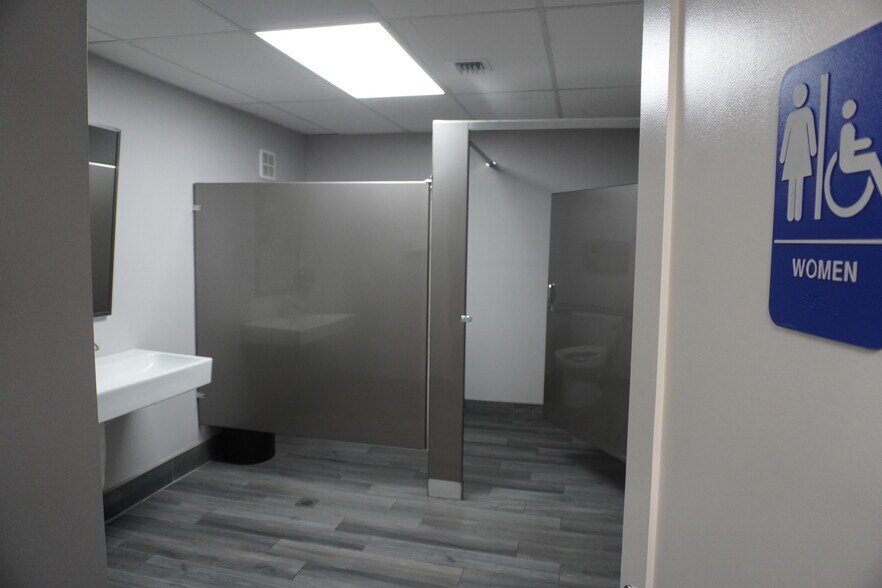 More Photos Of 2520-2650 N University Dr, Sunrise Unknown For Lease