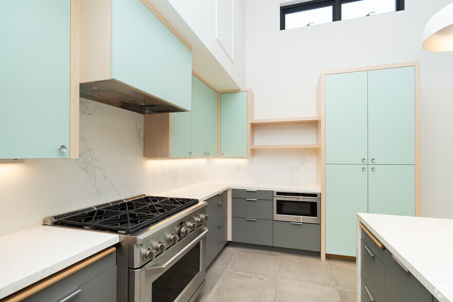 More Photos Of 330 S Cedros Ave, Solana Beach Apartments For Lease