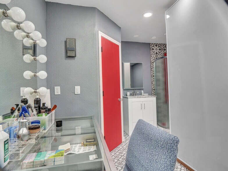 More Photos Of 824 W Pipeline Rd, Hurst Religious Facility For Sale