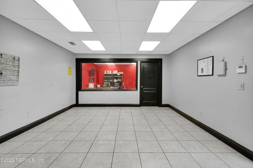 More Photos Of 4104 St Augustine Rd, Jacksonville Light Distribution For Sale