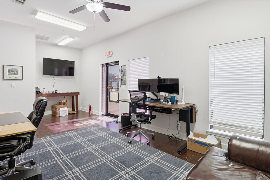 More Photos Of 5342 5th St, Katy Freestanding For Lease