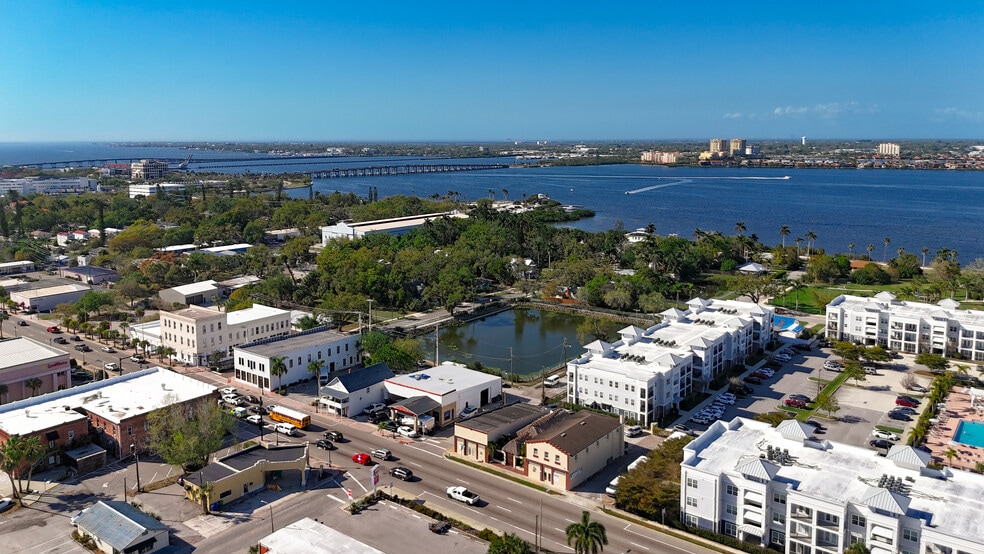 More Photos Of 1001 Manatee Ave, Bradenton Storefront Retail Office For Sale