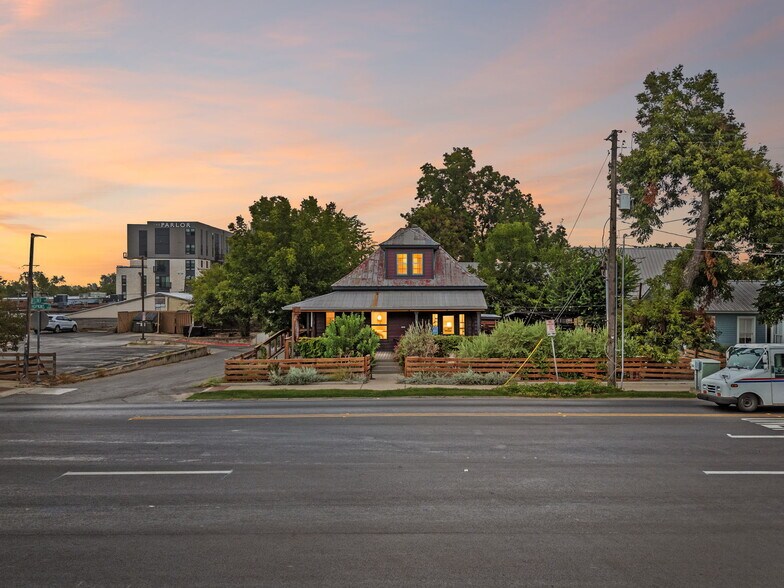 More Photos Of 217 W Hopkins St, San Marcos Restaurant For Sale