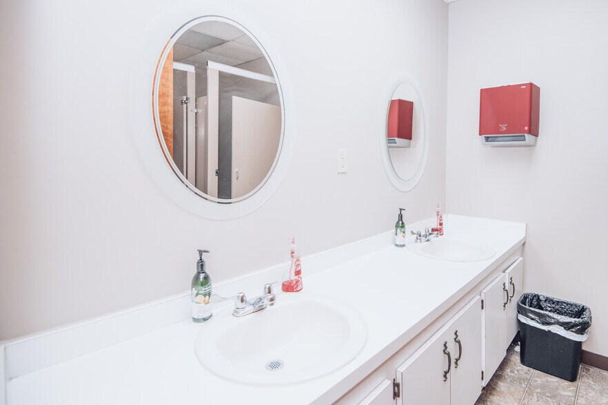 More Photos Of 1 Post Office Rd, Waldorf Medical For Lease