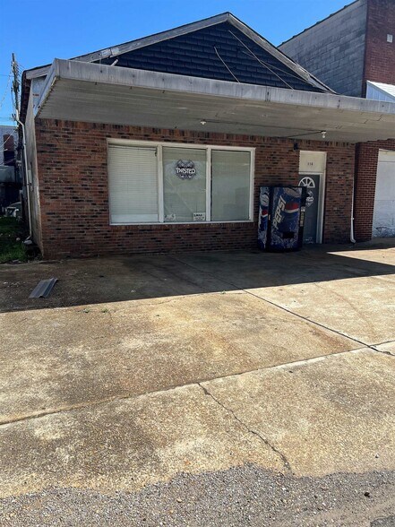 Primary Photo Of 114 Washington Ave NW, Russellville Auto Repair For Sale