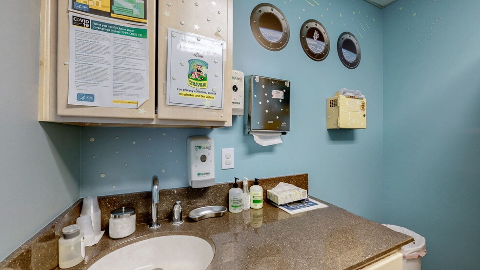 More Photos Of 1701 Spring St, Jeffersonville Medical For Sale