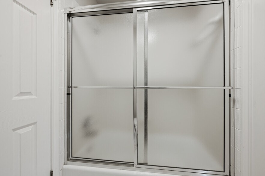 More Photos Of 19019 TX-71, Spicewood Office Residential For Lease