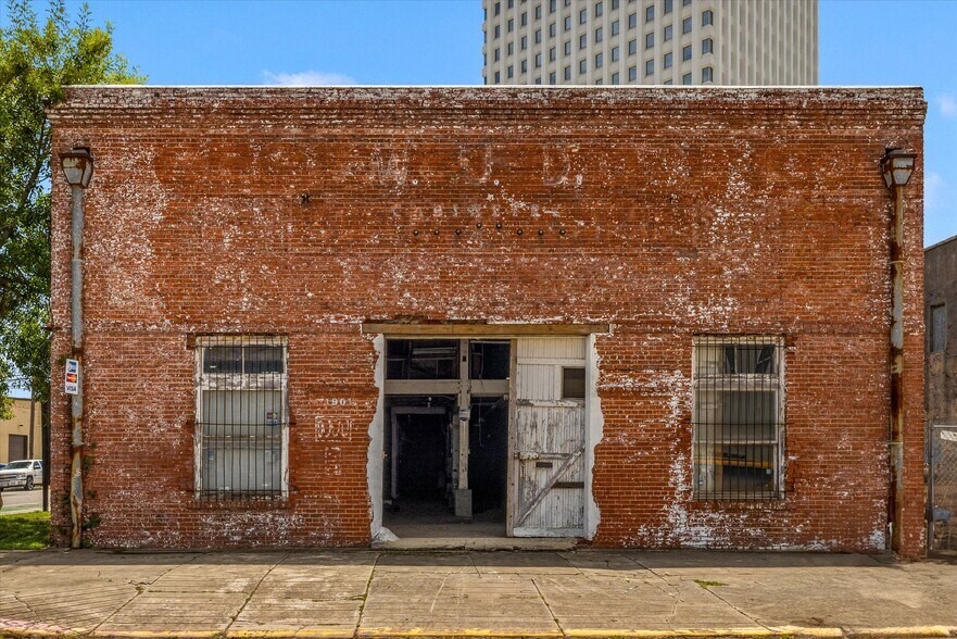 More Photos Of 1901 Strand St, Galveston Flex For Sale