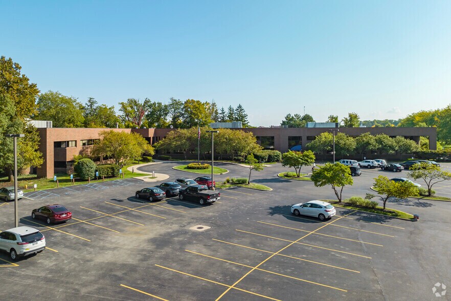 More Photos Of 1684 Woodlands Dr, Maumee Office For Sale