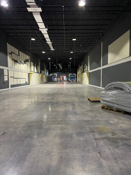 More Photos Of 5300 N Powerline Rd, Fort Lauderdale Warehouse For Lease