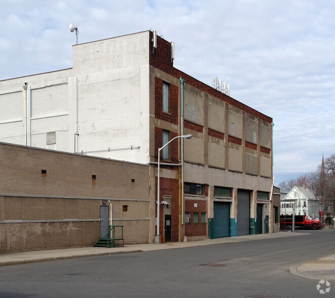 More Photos Of 838 Main Ave, Passaic Self Storage For Lease