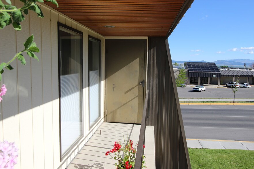 More Photos Of 505 N Sanders St, Helena Storefront Retail Office For Lease