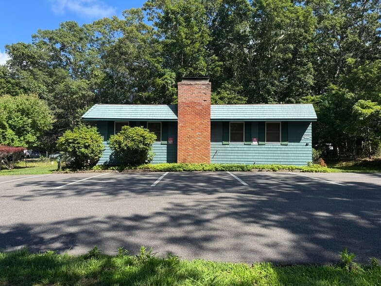 Primary Photo Of 512 Three Mile Harbor HC Rd, East Hampton Loft Creative Space For Lease