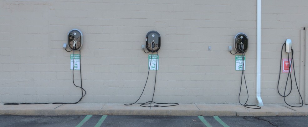 More Photos Of 1 Lexington & Revere Ave, Bethpage Warehouse For Sale