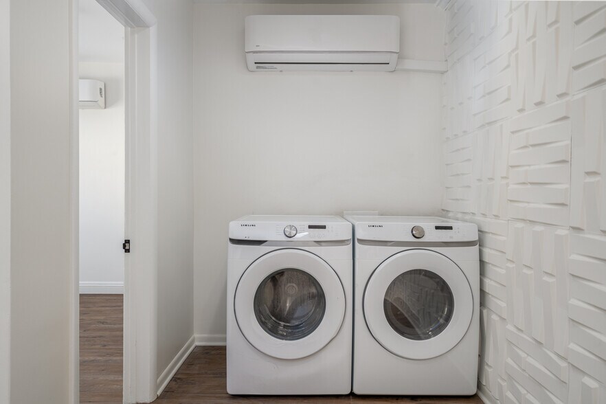 More Photos Of 1226 S Dunsmuir Ave, Los Angeles Multifamily For Sale